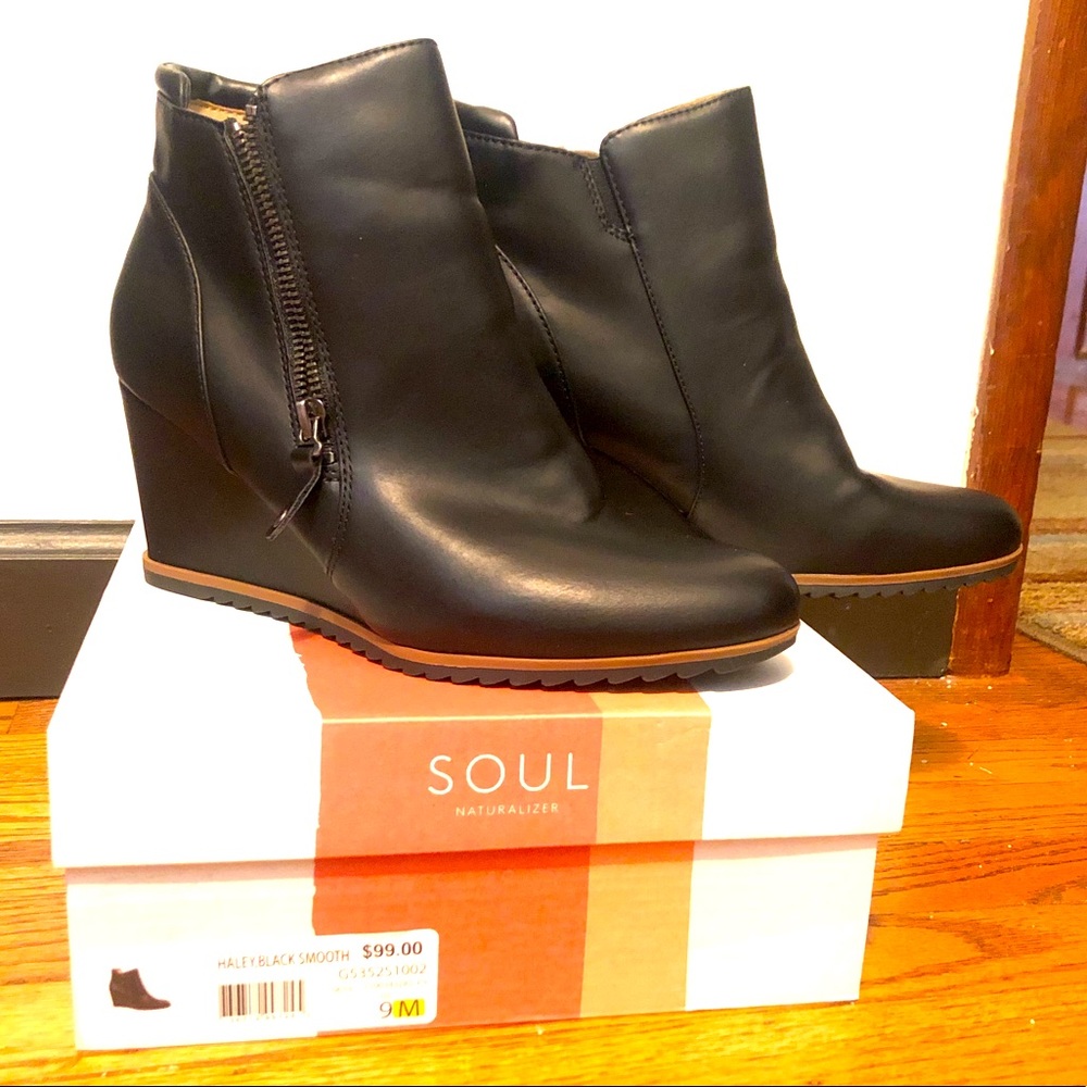 NWT Naturalizer ankle boot
